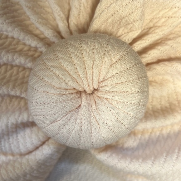 🛍 New 🛍 Cute Little Girls Turban with Bun Size 0-6 Months 🛍 - Picture 2 of 5